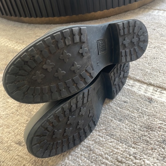 Frye rain boots. Size 10 - Picture 3 of 4